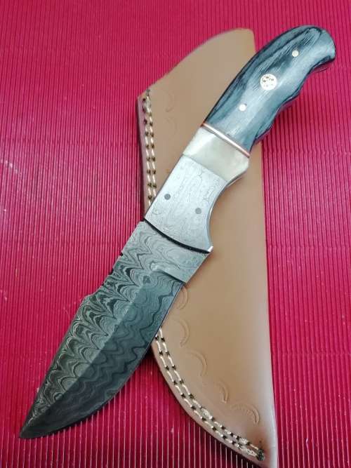HANDMADE DAMASCUS STEEL HUNTING KNIFE !!!