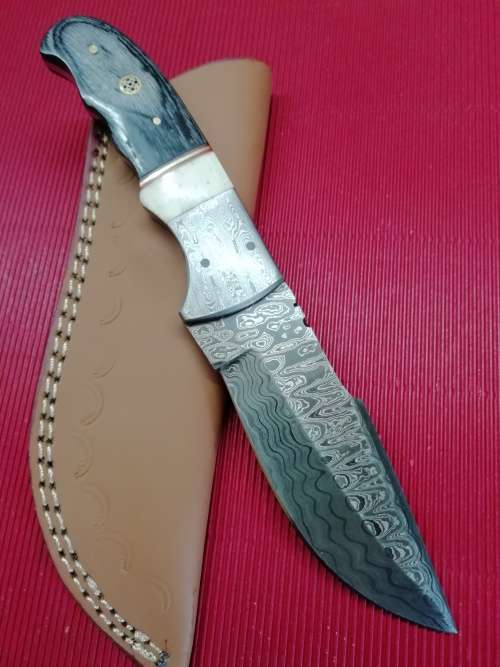 HANDMADE DAMASCUS STEEL HUNTING KNIFE !!!