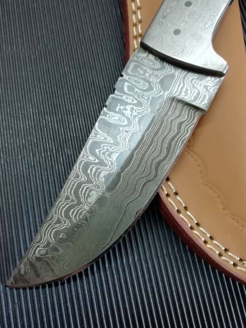 HANDMADE DAMASCUS STEEL HUNTING KNIFE !!!