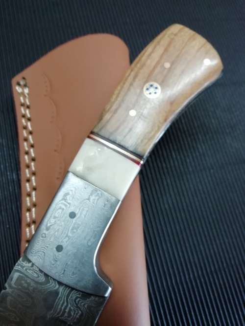 HANDMADE DAMASCUS STEEL HUNTING KNIFE !!!