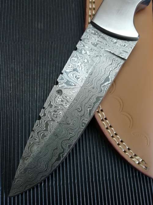 HANDMADE DAMASCUS STEEL HUNTING KNIFE !!!