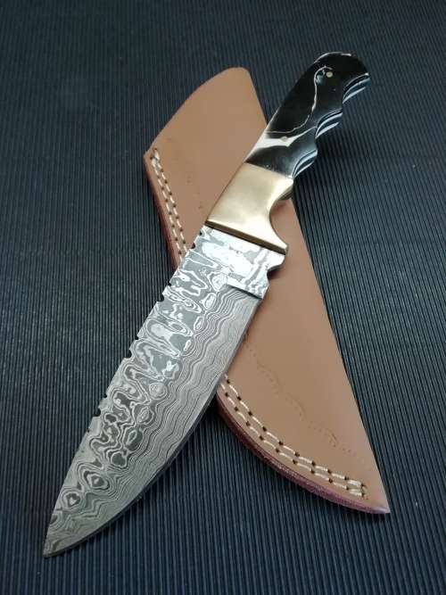HANDMADE DAMASCUS STEEL HUNTING KNIFE !!!