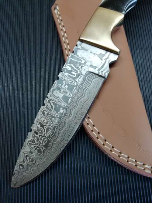 HANDMADE DAMASCUS STEEL HUNTING KNIFE !!!
