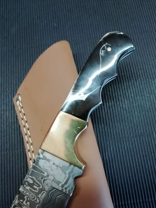 HANDMADE DAMASCUS STEEL HUNTING KNIFE !!!