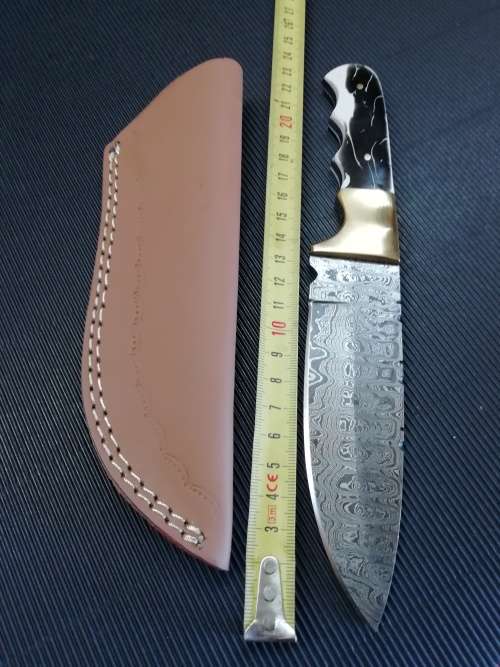 HANDMADE DAMASCUS STEEL HUNTING KNIFE !!!