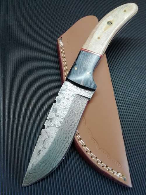 HANDMADE DAMASCUS STEEL HUNTING KNIFE !!!