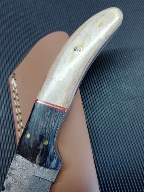 HANDMADE DAMASCUS STEEL HUNTING KNIFE !!!