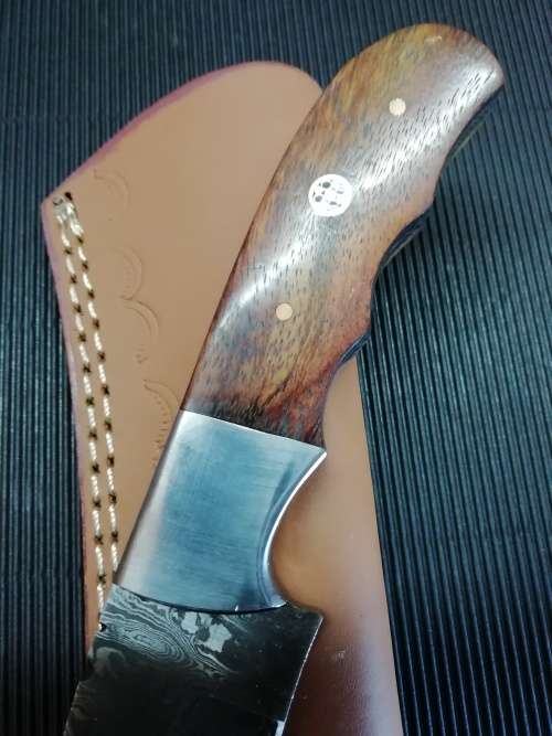 HANDMADE DAMASCUS STEEL HUNTING KNIFE !!!