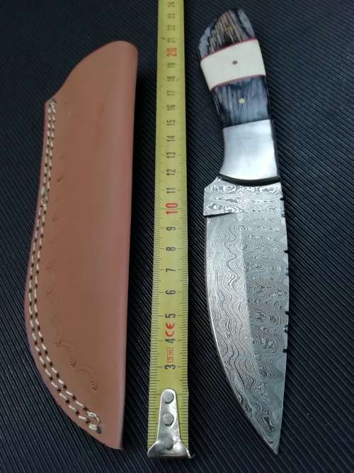 HANDMADE DAMASCUS STEEL HUNTING KNIFE !!!