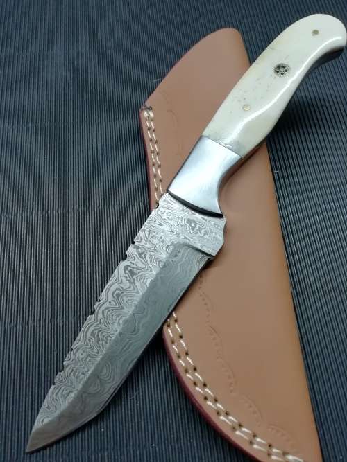 HANDMADE DAMASCUS STEEL HUNTING KNIFE !!!
