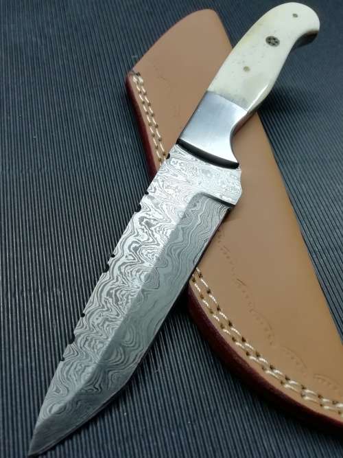 HANDMADE DAMASCUS STEEL HUNTING KNIFE !!!