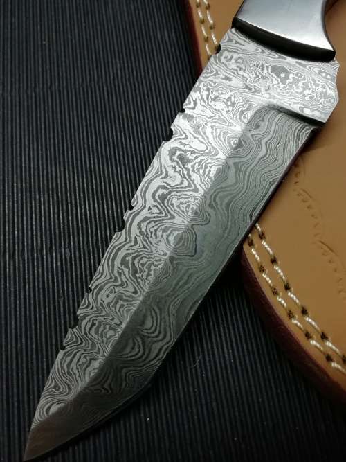 HANDMADE DAMASCUS STEEL HUNTING KNIFE !!!