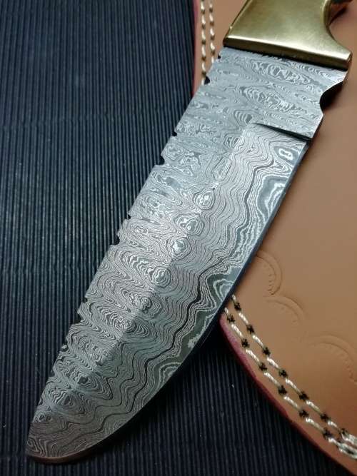 HANDMADE DAMASCUS STEEL HUNTING KNIFE !!!