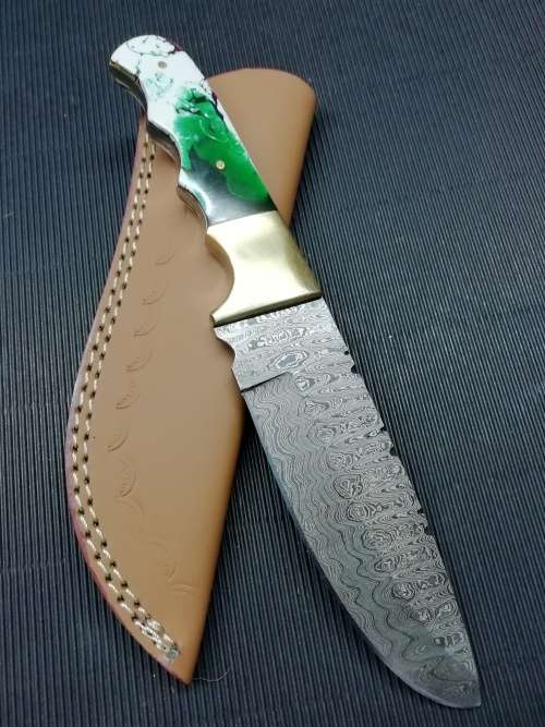 HANDMADE DAMASCUS STEEL HUNTING KNIFE !!!