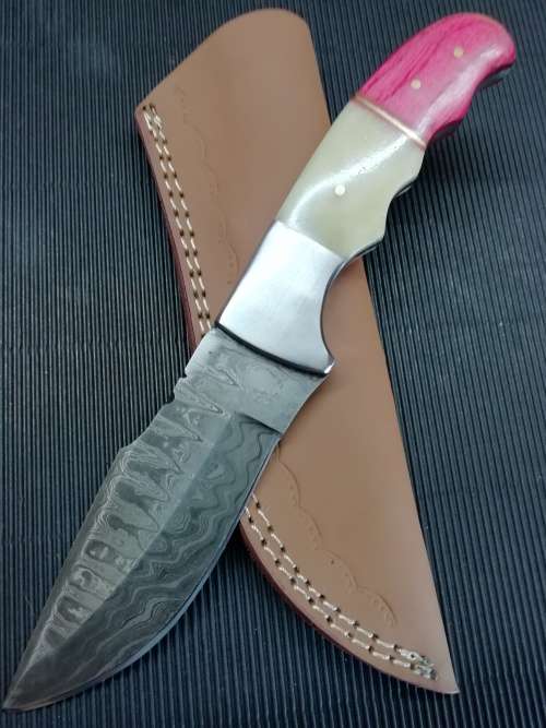 HANDMADE DAMASCUS STEEL HUNTING KNIFE !!!