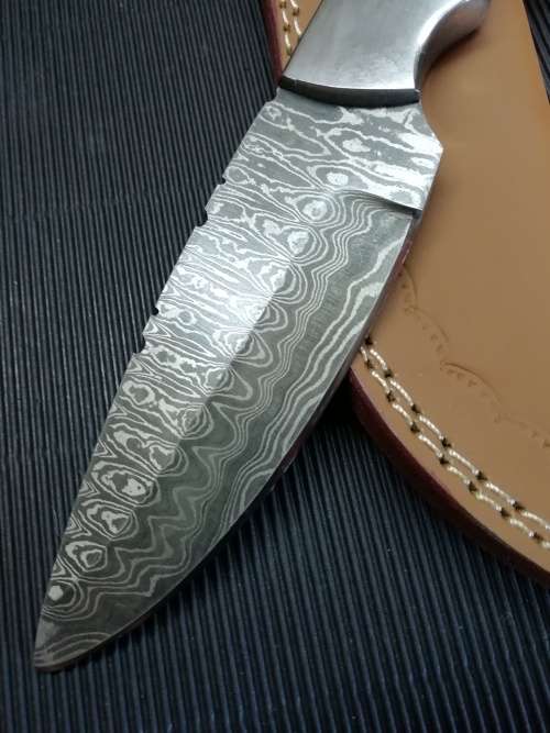 HANDMADE DAMASCUS STEEL HUNTING KNIFE !!!
