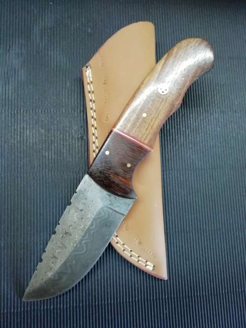 HANDMADE DAMASCUS STEEL HUNTING KNIFE !!!