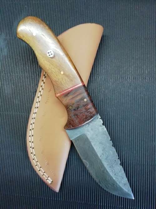 HANDMADE DAMASCUS STEEL HUNTING KNIFE !!!