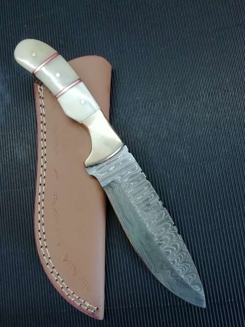 HANDMADE DAMASCUS STEEL HUNTING KNIFE !!!
