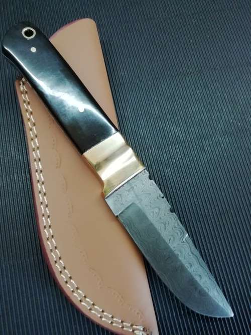 HANDMADE DAMASCUS STEEL HUNTING KNIFE !!!