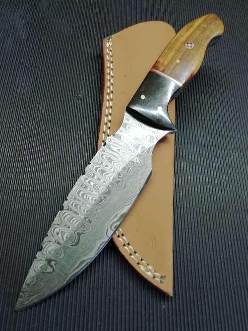HANDMADE DAMASCUS STEEL HUNTING KNIFE !!!