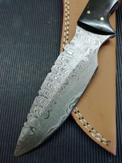 HANDMADE DAMASCUS STEEL HUNTING KNIFE !!!