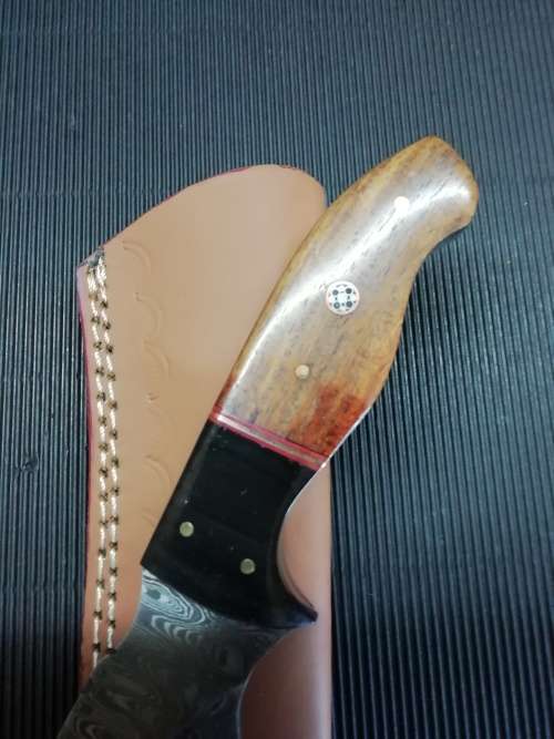 HANDMADE DAMASCUS STEEL HUNTING KNIFE !!!