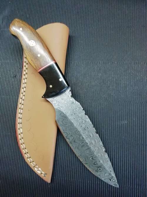 HANDMADE DAMASCUS STEEL HUNTING KNIFE !!!