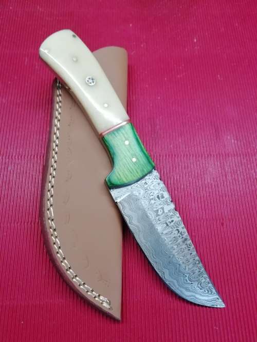 HANDMADE DAMASCUS STEEL HUNTING KNIFE !!!
