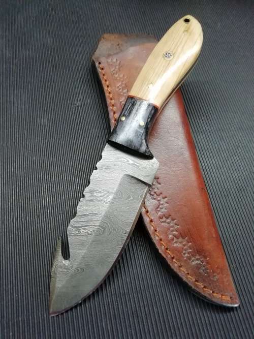 HANDMADE DAMASCUS STEEL HUNTING KNIFE !!!
