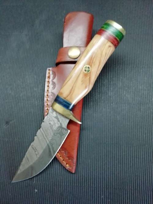 HANDMADE DAMASCUS STEEL HUNTING KNIFE !!!