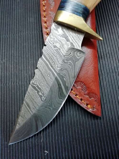 HANDMADE DAMASCUS STEEL HUNTING KNIFE !!!