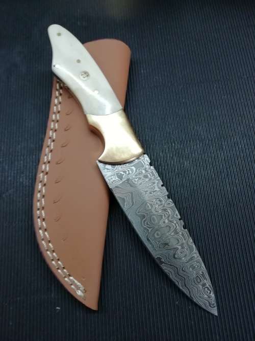 HANDMADE DAMASCUS STEEL HUNTING KNIFE !!!