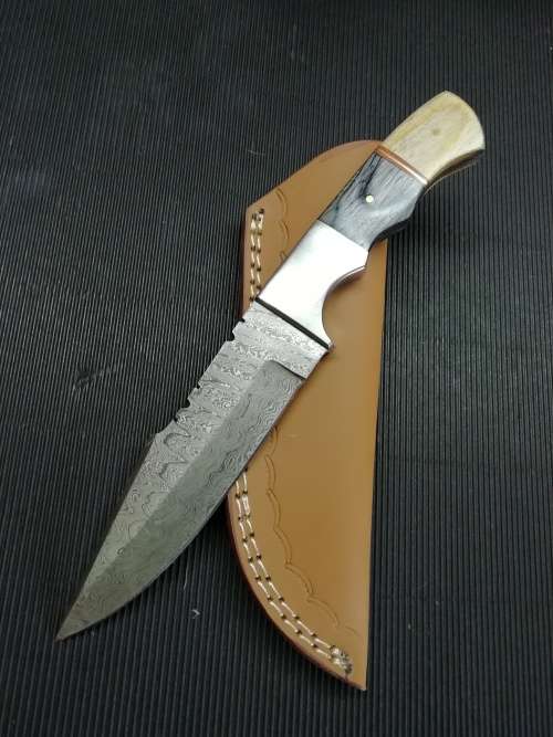 HANDMADE DAMASCUS STEEL HUNTING KNIFE !!!