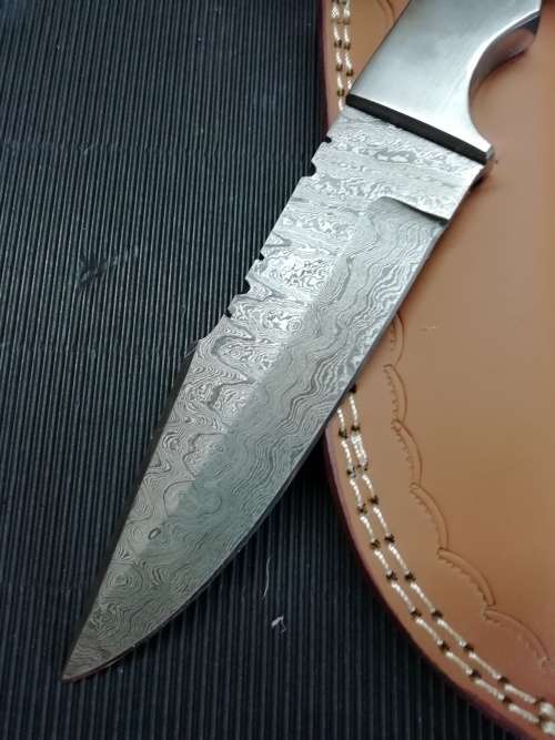 HANDMADE DAMASCUS STEEL HUNTING KNIFE !!!