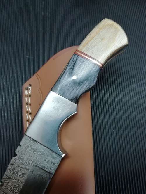 HANDMADE DAMASCUS STEEL HUNTING KNIFE !!!