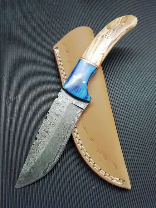 HANDMADE DAMASCUS STEEL HUNTING KNIFE !!!
