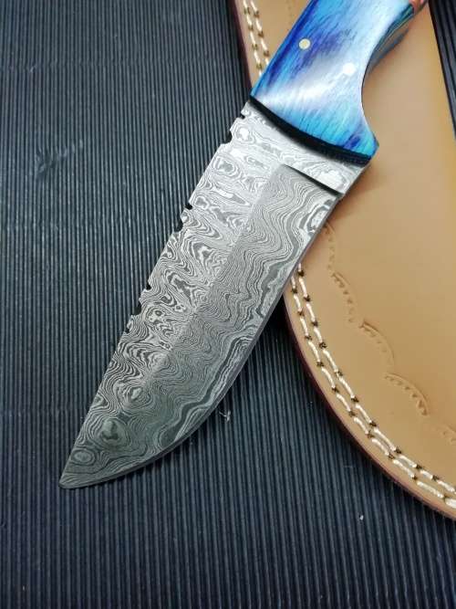 HANDMADE DAMASCUS STEEL HUNTING KNIFE !!!