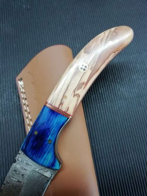 HANDMADE DAMASCUS STEEL HUNTING KNIFE !!!