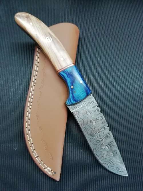 HANDMADE DAMASCUS STEEL HUNTING KNIFE !!!