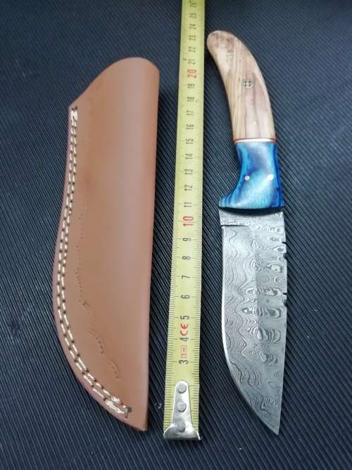 HANDMADE DAMASCUS STEEL HUNTING KNIFE !!!