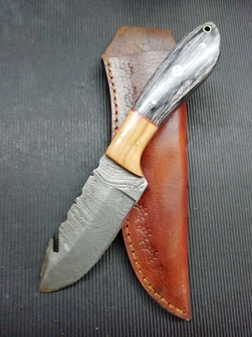 HANDMADE DAMASCUS STEEL HUNTING KNIFE !!!