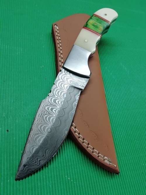HANDMADE DAMASCUS STEEL HUNTING KNIFE !!!