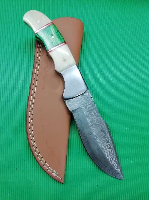 HANDMADE DAMASCUS STEEL HUNTING KNIFE !!!