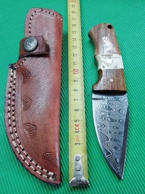 SMALL HANDMADE DAMASCUS SKINNING KNIFE !!!