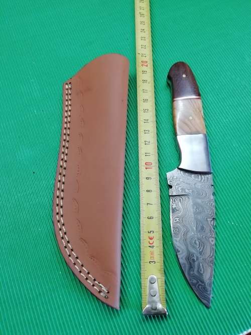 HANDMADE DAMASCUS STEEL HUNTING KNIFE !!!
