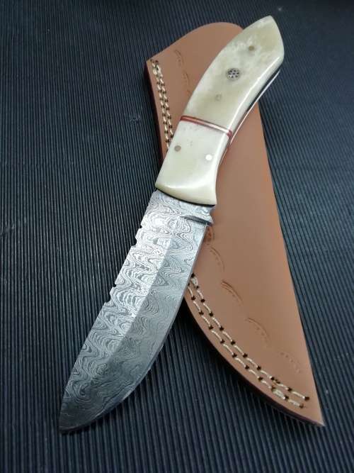 HANDMADE DAMASCUS STEEL HUNTING KNIFE !!!