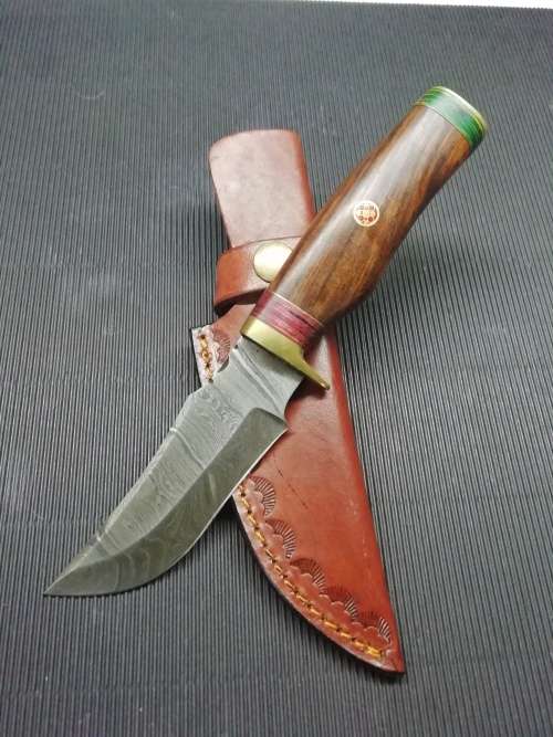 HANDMADE DAMASCUS STEEL HUNTING KNIFE !!!