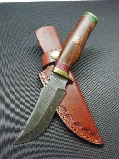 HANDMADE DAMASCUS STEEL HUNTING KNIFE !!!