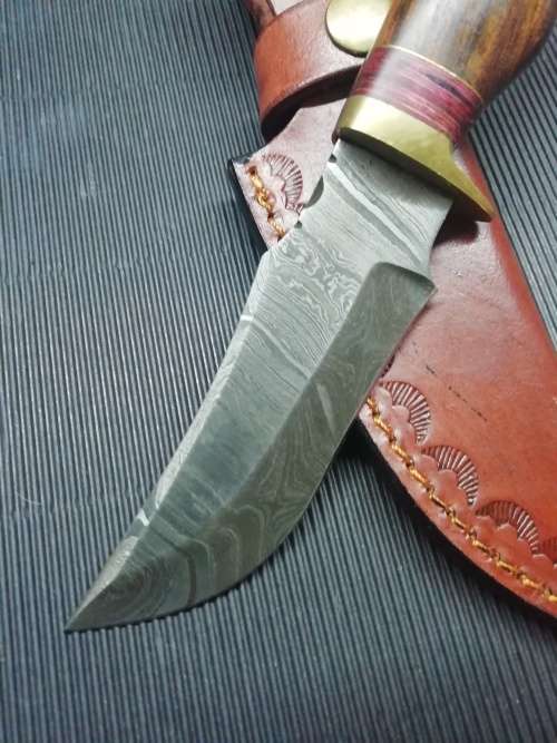 HANDMADE DAMASCUS STEEL HUNTING KNIFE !!!